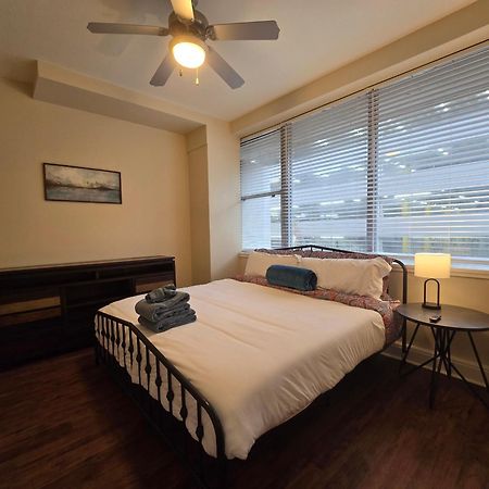 Amazing Condos Beautiful View 2 Blocks To French Quarter, Small Rooftop Pool, Gym, Seanger Theater, Super Dome, And Bourbon St New Orleans Værelse billede