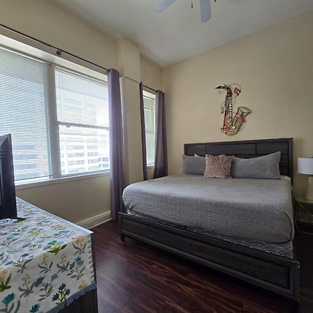 Amazing Condos Beautiful View 2 Blocks To French Quarter, Small Rooftop Pool, Gym, Seanger Theater, Super Dome, And Bourbon St New Orleans Værelse billede
