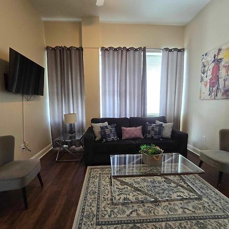 Amazing Condos Beautiful View 2 Blocks To French Quarter, Small Rooftop Pool, Gym, Seanger Theater, Super Dome, And Bourbon St New Orleans Værelse billede