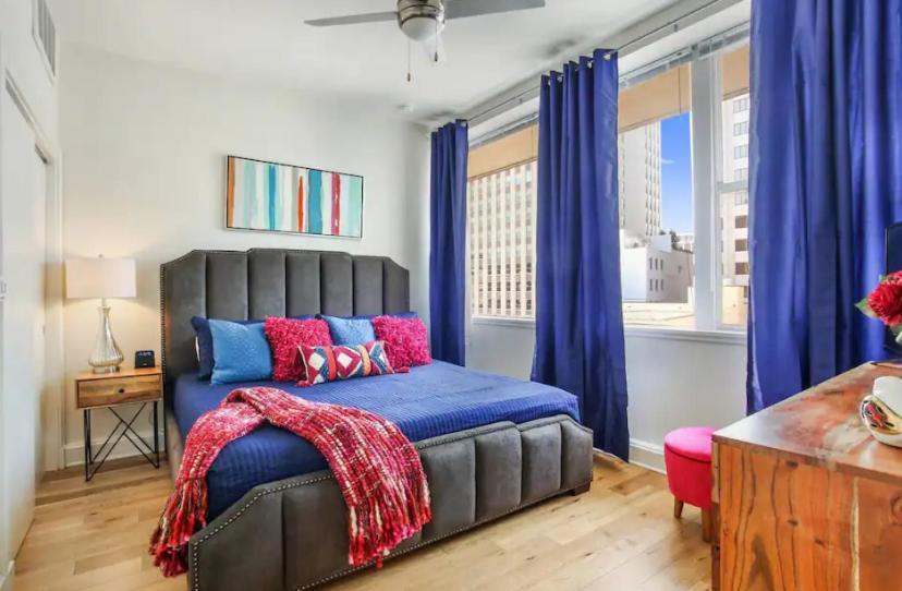 Amazing Condos Beautiful View 2 Blocks To French Quarter, Small Rooftop Pool, Gym, Seanger Theater, Super Dome, And Bourbon St New Orleans Værelse billede