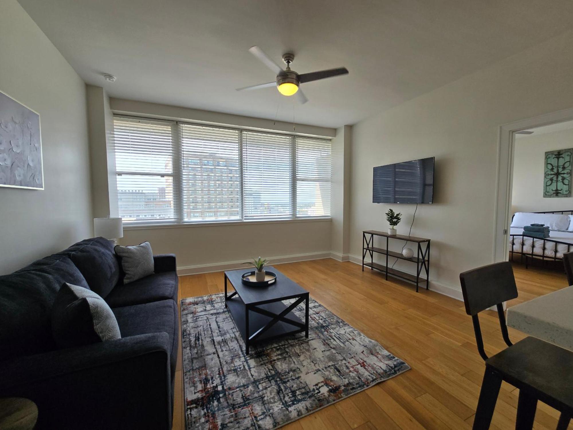 Amazing Condos Beautiful View 2 Blocks To French Quarter, Small Rooftop Pool, Gym, Seanger Theater, Super Dome, And Bourbon St New Orleans Værelse billede