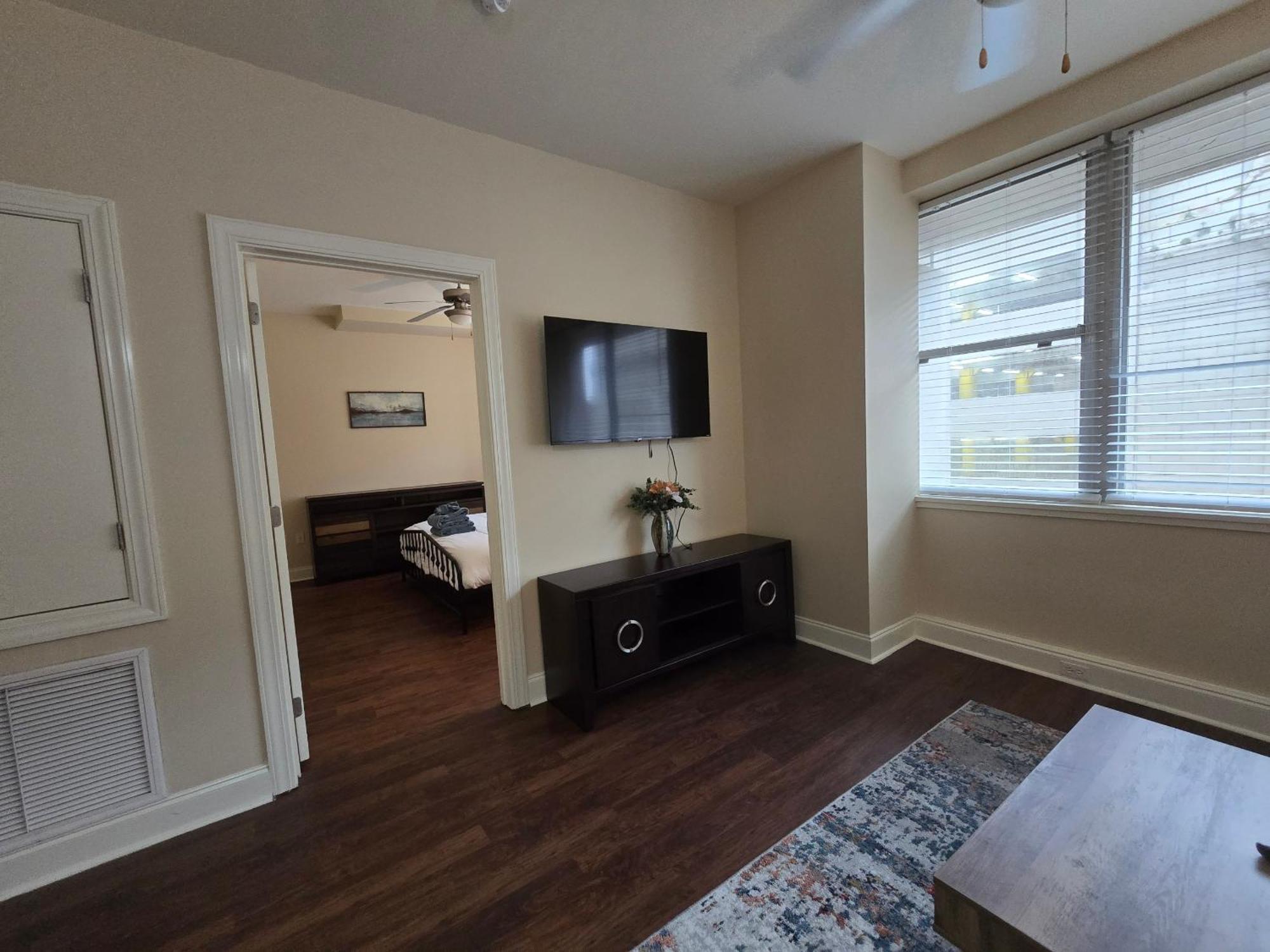 Amazing Condos Beautiful View 2 Blocks To French Quarter, Small Rooftop Pool, Gym, Seanger Theater, Super Dome, And Bourbon St New Orleans Værelse billede