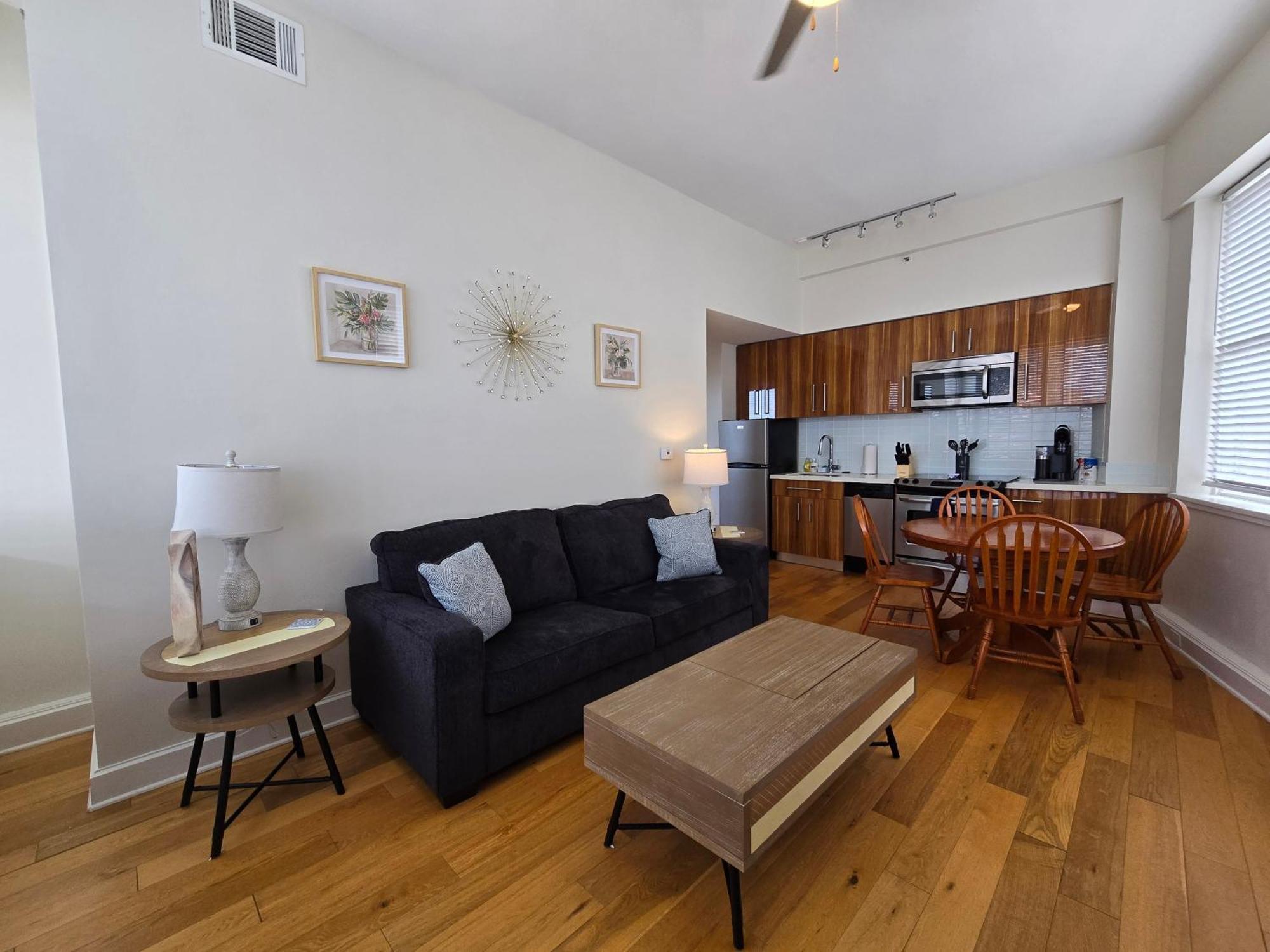 Amazing Condos Beautiful View 2 Blocks To French Quarter, Small Rooftop Pool, Gym, Seanger Theater, Super Dome, And Bourbon St New Orleans Værelse billede