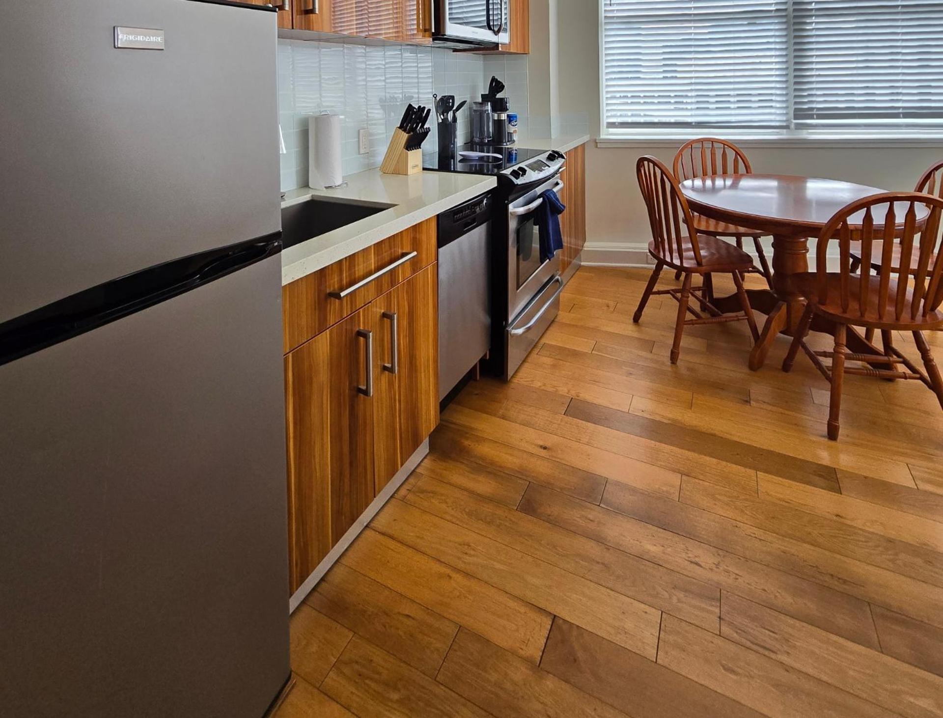 Amazing Condos Beautiful View 2 Blocks To French Quarter, Small Rooftop Pool, Gym, Seanger Theater, Super Dome, And Bourbon St New Orleans Værelse billede