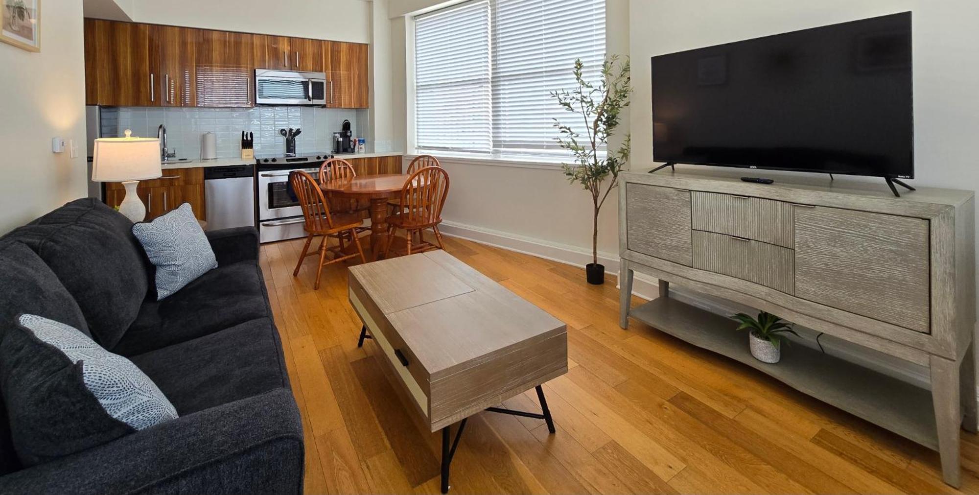 Amazing Condos Beautiful View 2 Blocks To French Quarter, Small Rooftop Pool, Gym, Seanger Theater, Super Dome, And Bourbon St New Orleans Værelse billede