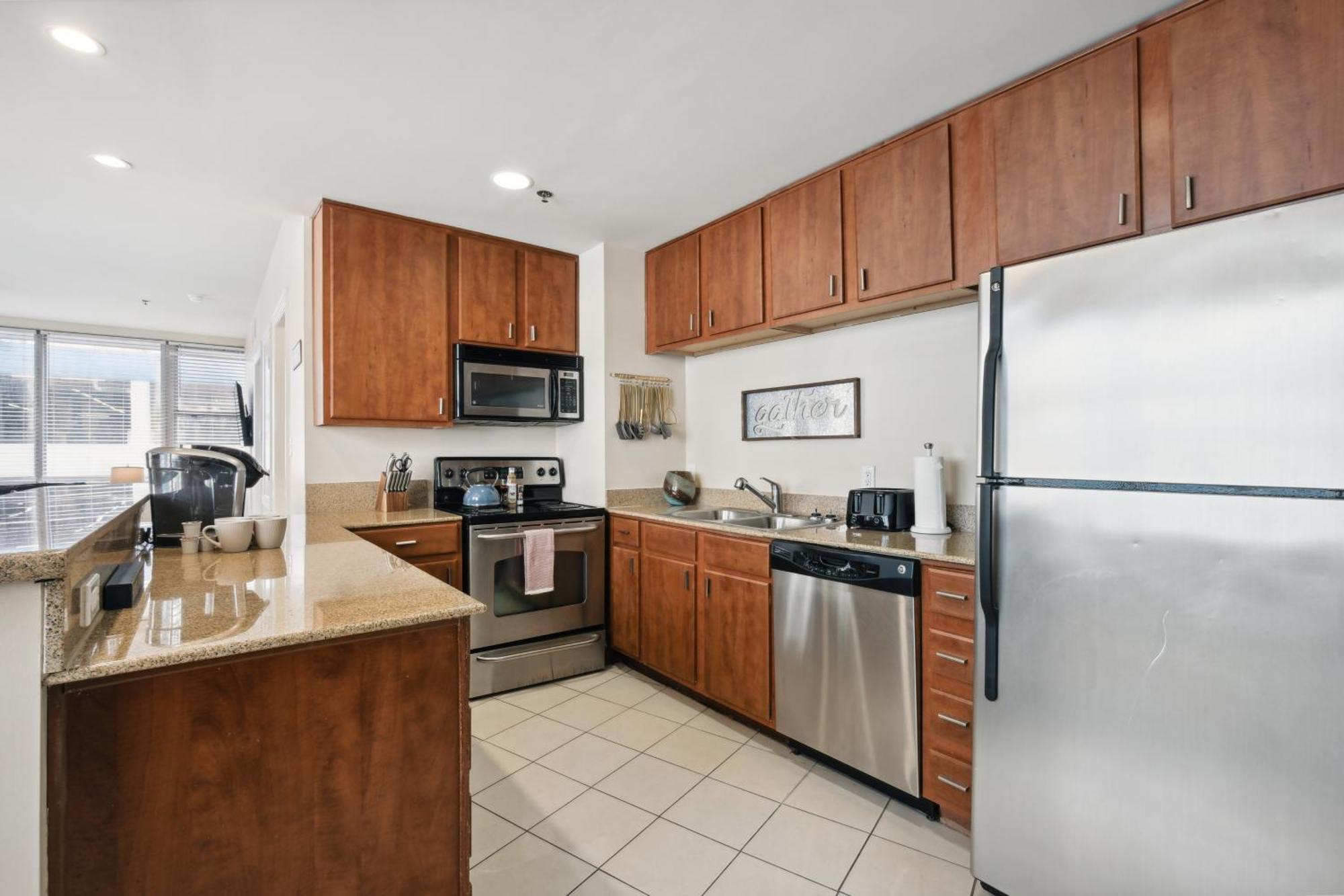 Amazing Condos Beautiful View 2 Blocks To French Quarter, Small Rooftop Pool, Gym, Seanger Theater, Super Dome, And Bourbon St New Orleans Værelse billede