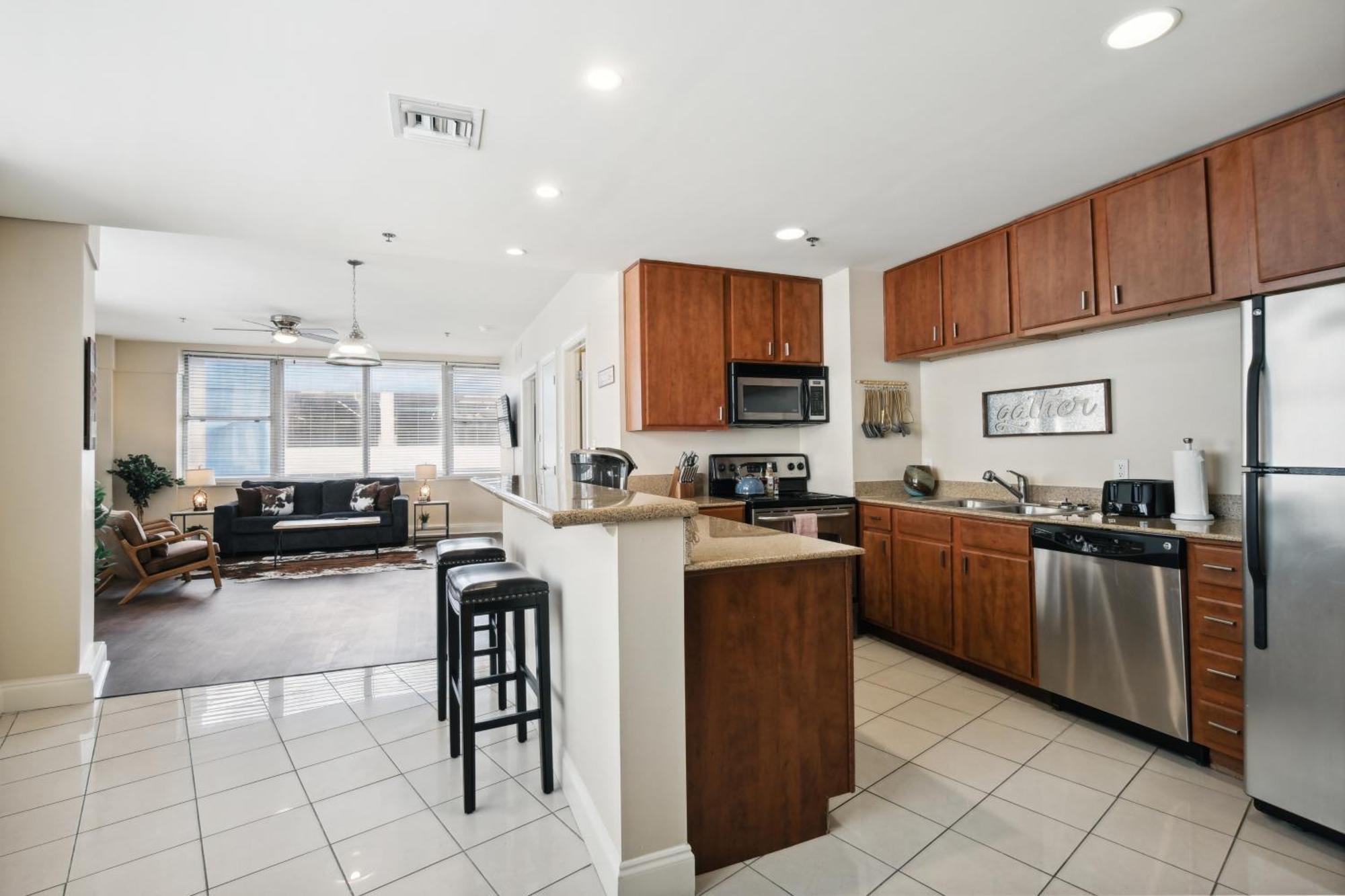 Amazing Condos Beautiful View 2 Blocks To French Quarter, Small Rooftop Pool, Gym, Seanger Theater, Super Dome, And Bourbon St New Orleans Værelse billede
