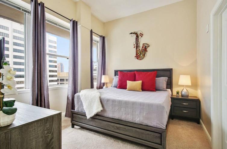 Amazing Condos Beautiful View 2 Blocks To French Quarter, Small Rooftop Pool, Gym, Seanger Theater, Super Dome, And Bourbon St New Orleans Eksteriør billede