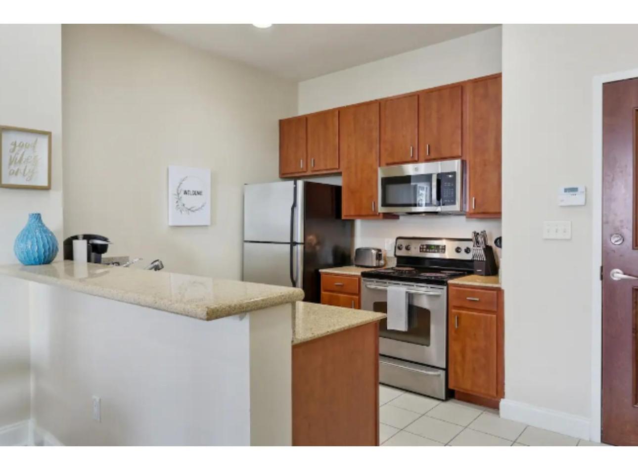 Amazing Condos Beautiful View 2 Blocks To French Quarter, Small Rooftop Pool, Gym, Seanger Theater, Super Dome, And Bourbon St New Orleans Værelse billede