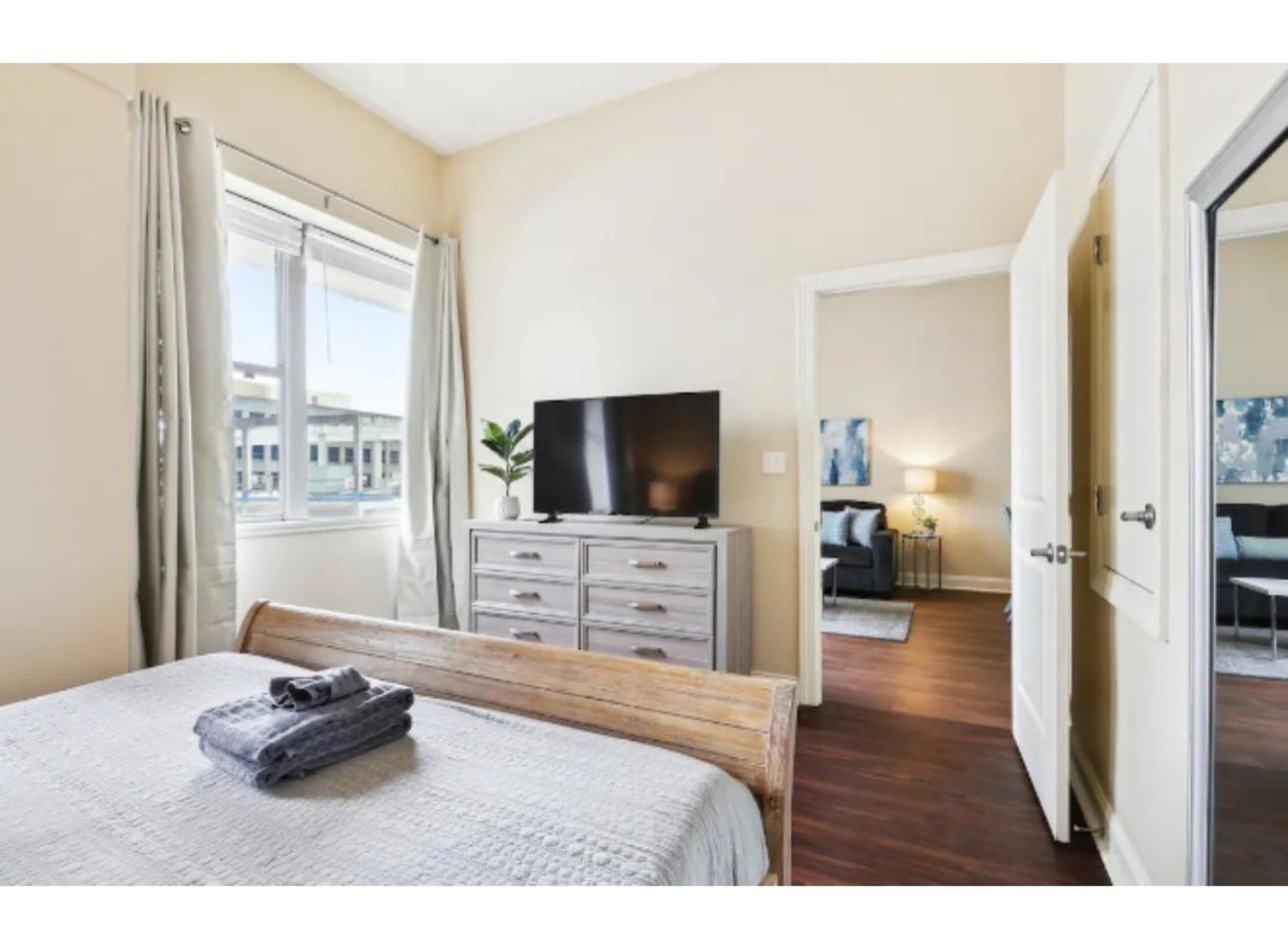 Amazing Condos Beautiful View 2 Blocks To French Quarter, Small Rooftop Pool, Gym, Seanger Theater, Super Dome, And Bourbon St New Orleans Værelse billede