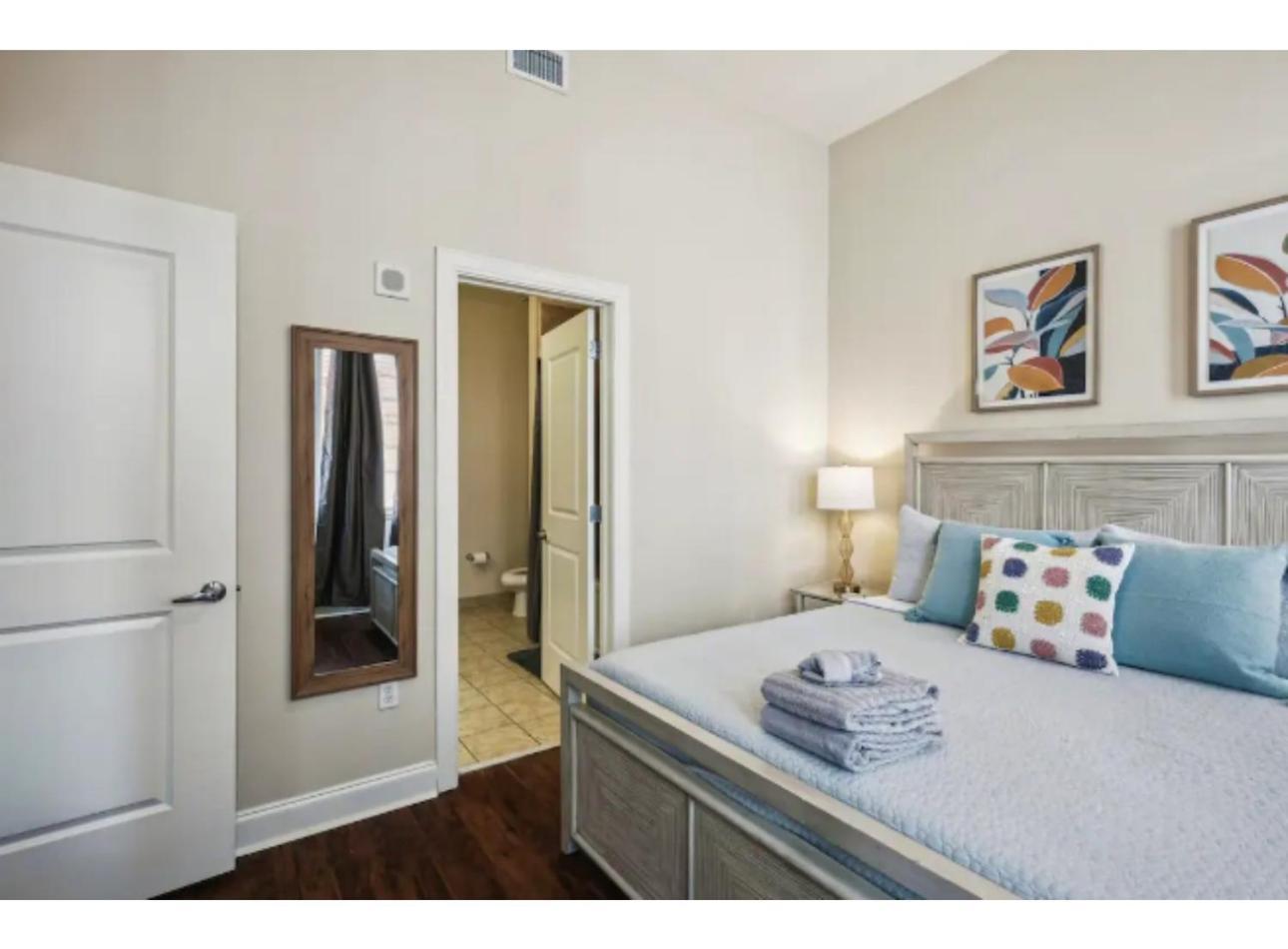 Amazing Condos Beautiful View 2 Blocks To French Quarter, Small Rooftop Pool, Gym, Seanger Theater, Super Dome, And Bourbon St New Orleans Værelse billede