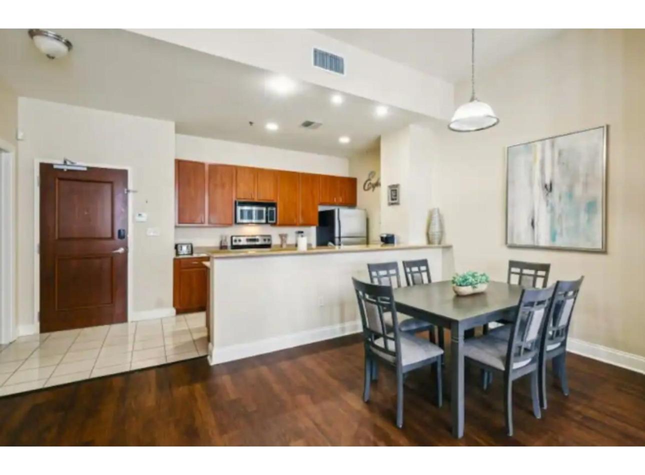 Amazing Condos Beautiful View 2 Blocks To French Quarter, Small Rooftop Pool, Gym, Seanger Theater, Super Dome, And Bourbon St New Orleans Værelse billede