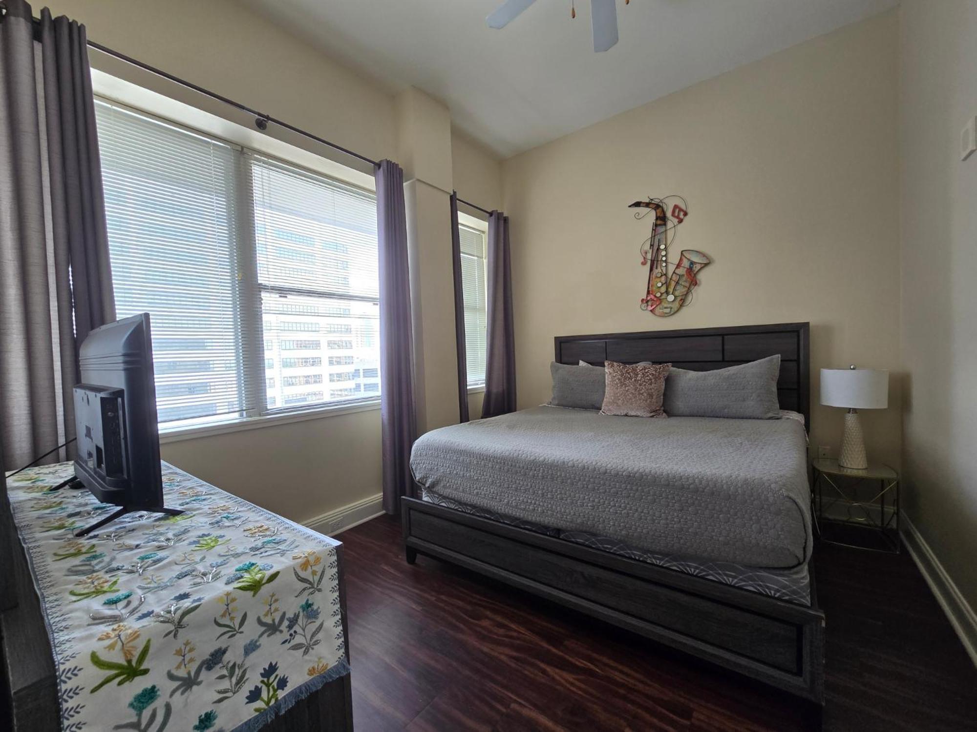 Amazing Condos Beautiful View 2 Blocks To French Quarter, Small Rooftop Pool, Gym, Seanger Theater, Super Dome, And Bourbon St New Orleans Værelse billede