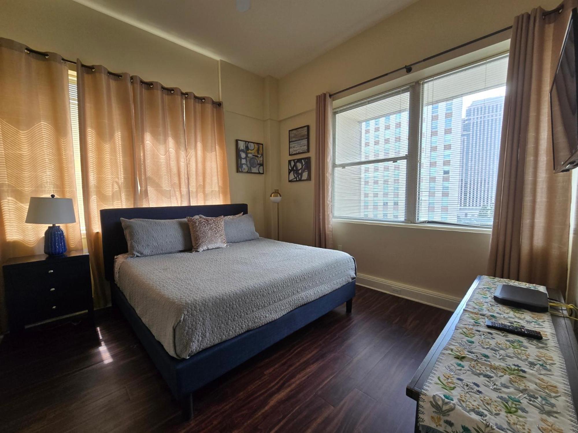 Amazing Condos Beautiful View 2 Blocks To French Quarter, Small Rooftop Pool, Gym, Seanger Theater, Super Dome, And Bourbon St New Orleans Værelse billede