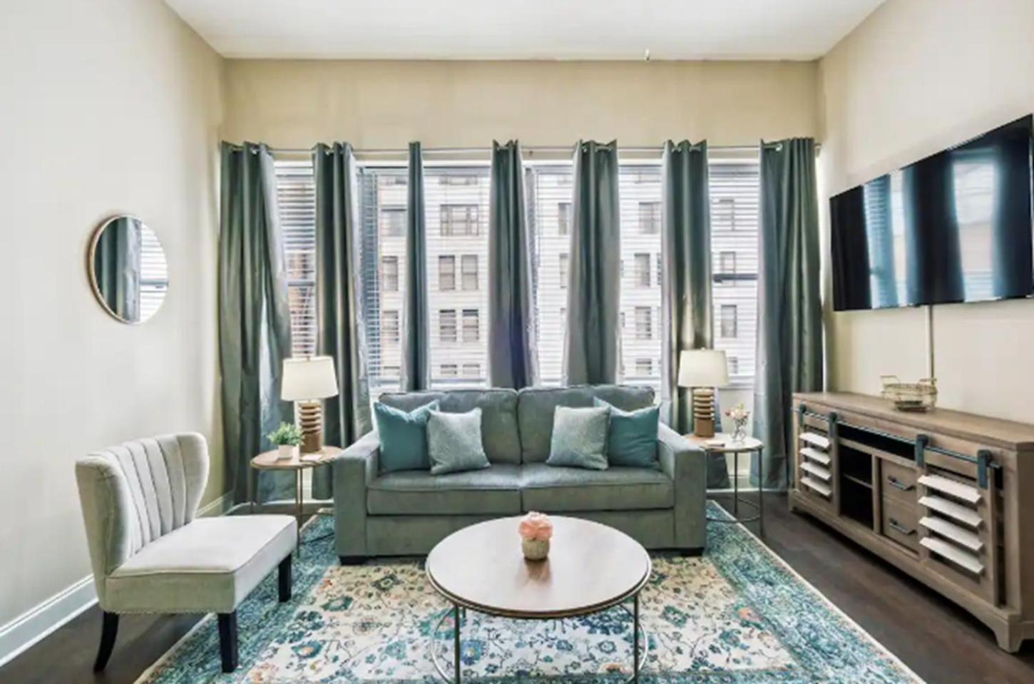 Amazing Condos Beautiful View 2 Blocks To French Quarter, Small Rooftop Pool, Gym, Seanger Theater, Super Dome, And Bourbon St New Orleans Værelse billede